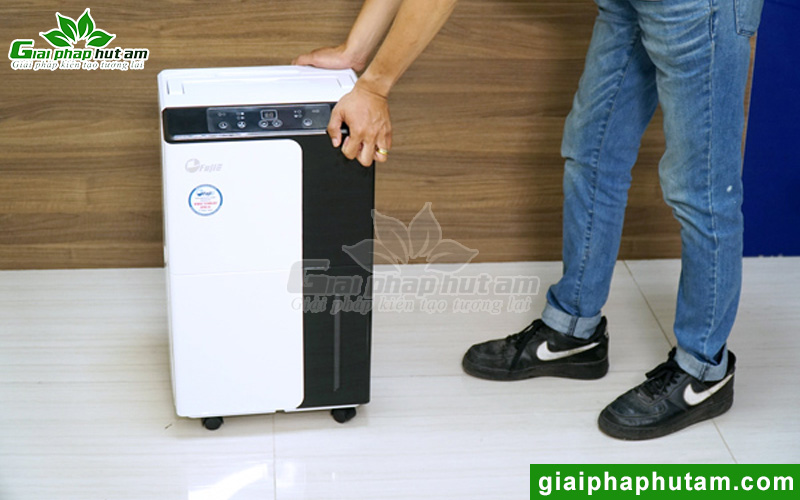 Máy hút ẩm FujiE HM-630EN dễ dàng di chuyển