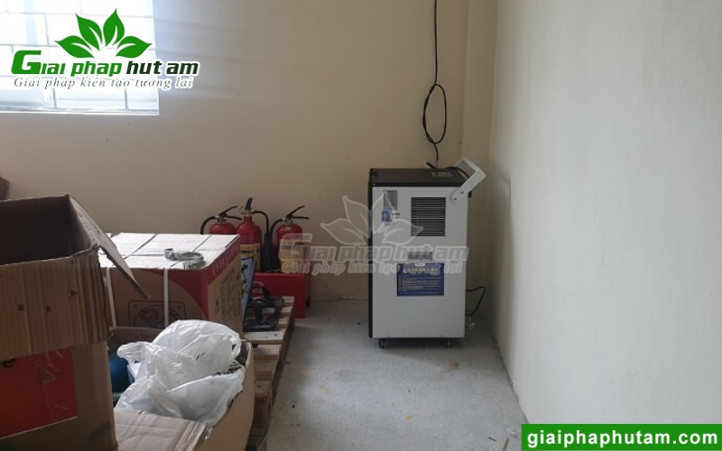 BIGMART lắp máy hút ẩm bảo quản nến sáp