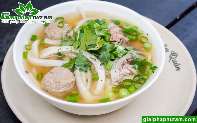 Phở là loại thực phẩm quen thuộc với nhiều món ăn đặc sản truyền thống Việt Nam