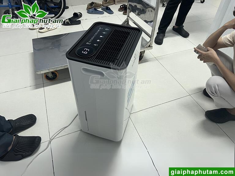 lắp máy hút ẩm bảo quản thuốc và thiết bị y tế tại huyện bình chánh