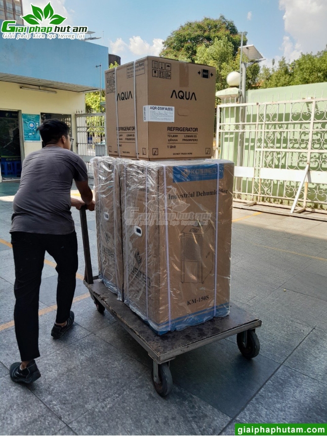 Hình ảnh Lắp Máy Hút Ẩm Bảo Quản Máy Móc, Phụ Tùng Tại CTY Bảo Gia Long 4