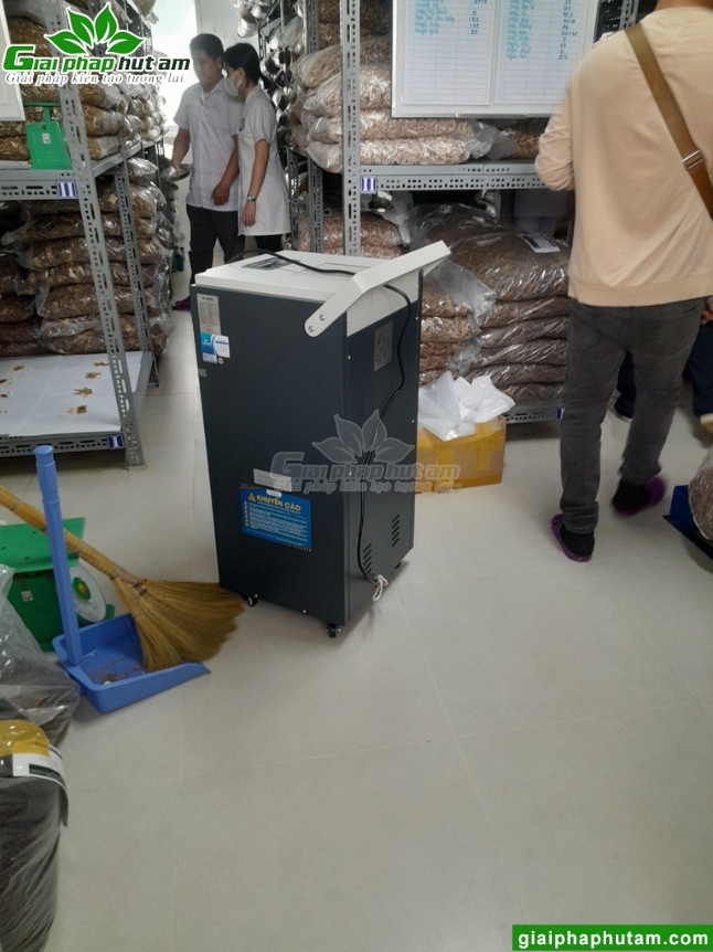 Hình ảnh Lắp Máy Hút Ẩm Bảo Quản Máy Móc, Phụ Tùng Tại CTY Bảo Gia Long 3
