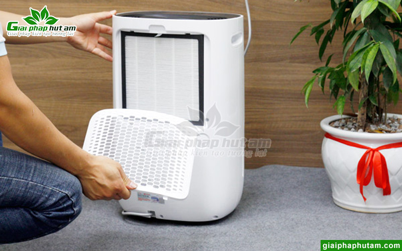 Nên vệ sinh máy hút ẩm đúng cách